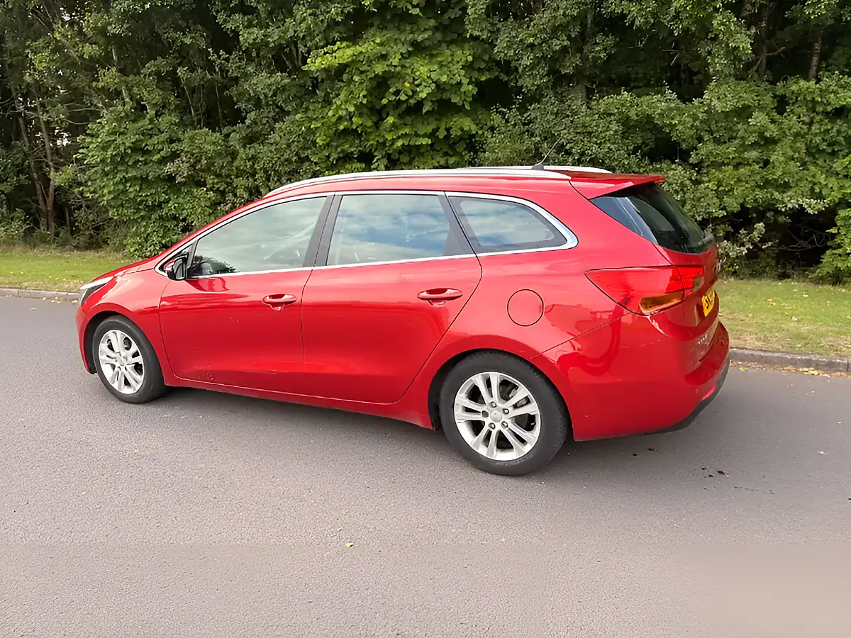 Used 2013 Kia Ceed Ecodynamics 2 Red - Interior and Exterior details 8