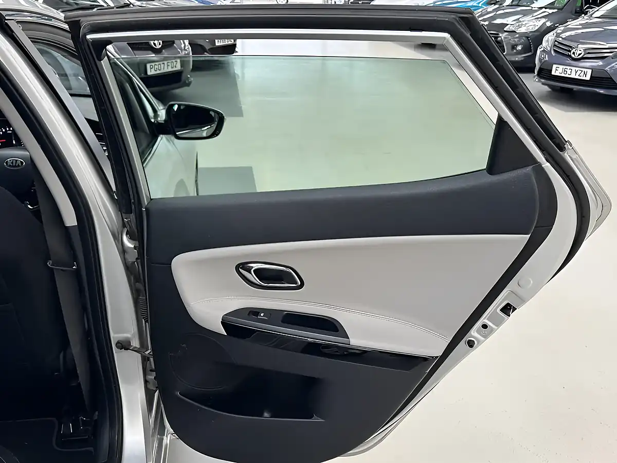 Used 2013 Kia Ceed Ecodynamics 3 Silver - Interior and Exterior details 17