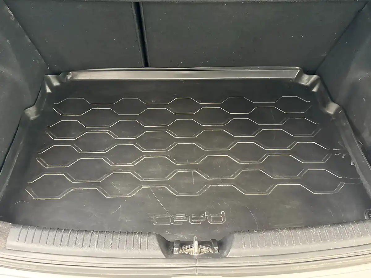 Used 2013 Kia Ceed Ecodynamics 3 Silver - Interior and Exterior details 19