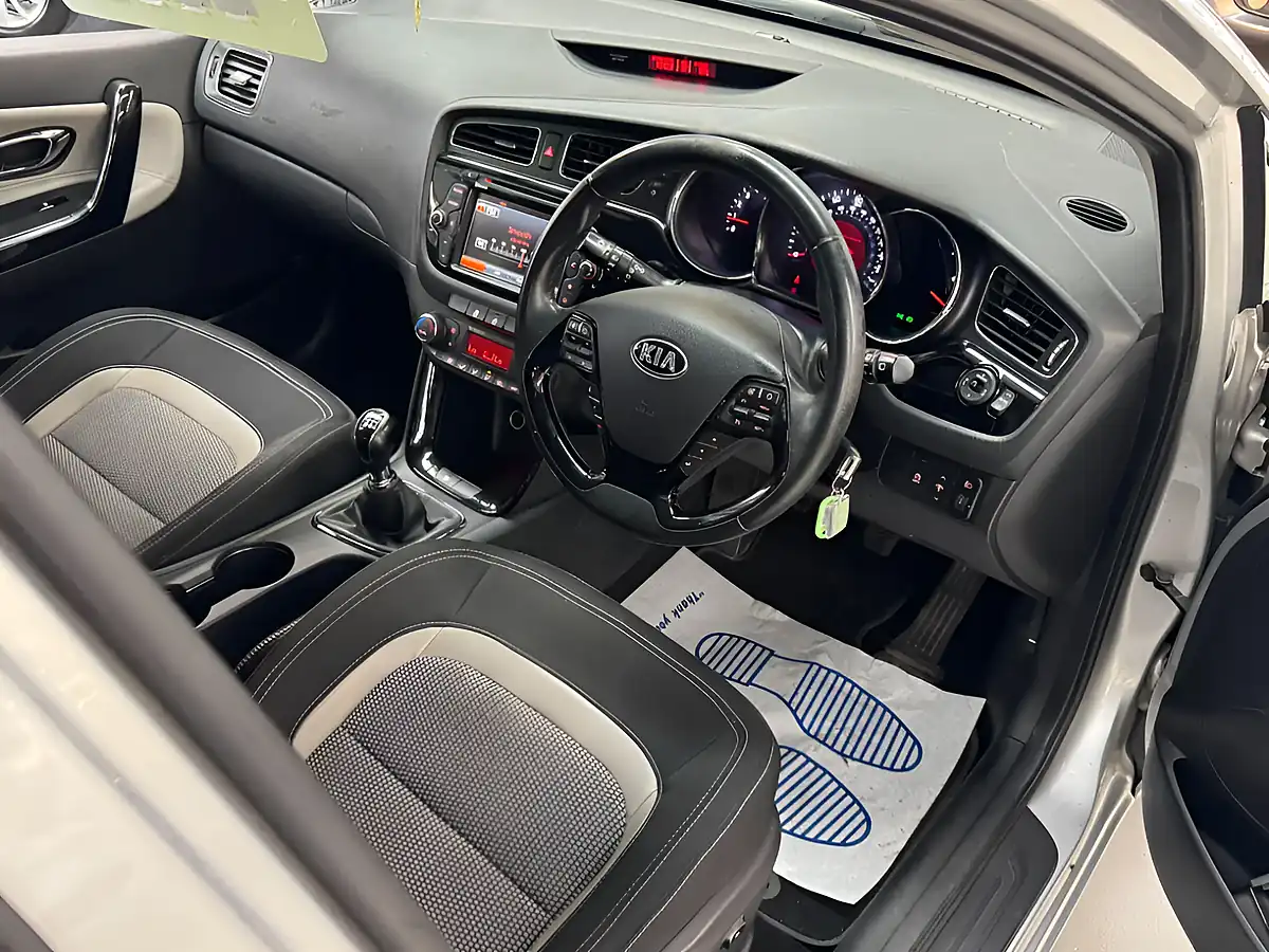 Used 2013 Kia Ceed Ecodynamics 3 Silver - Interior and Exterior details 2