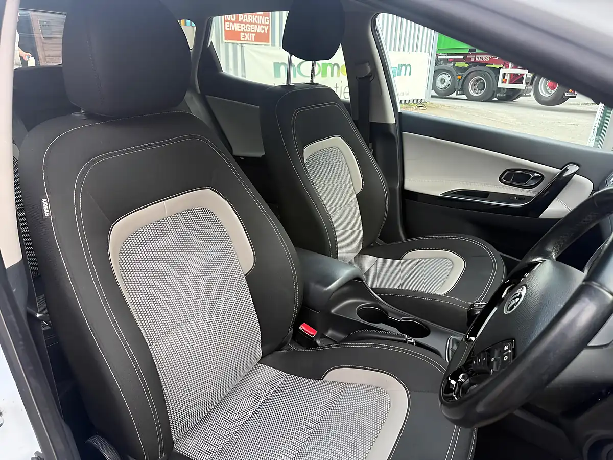 Used 2013 Kia Ceed Ecodynamics 3 White - Interior and Exterior details 12