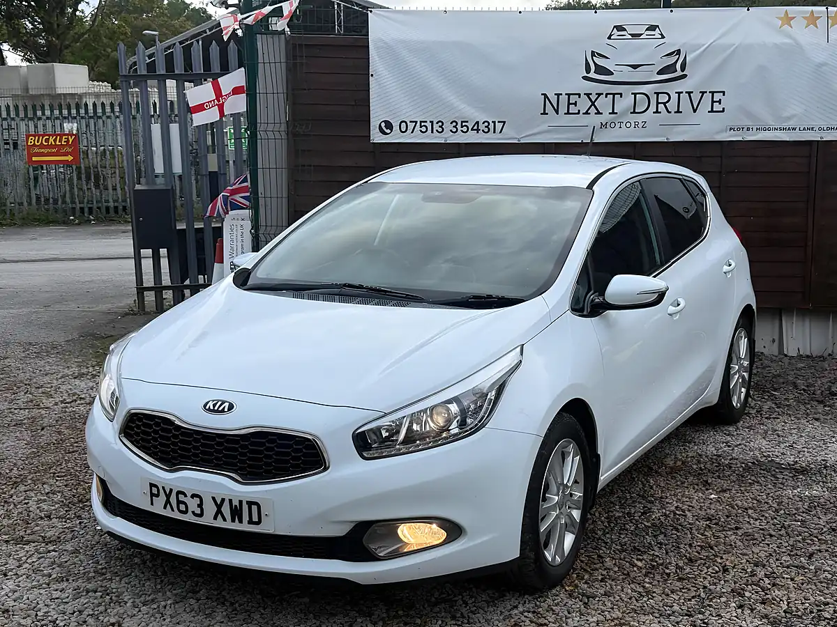Used 2013 Kia Ceed Ecodynamics 3 White - Interior and Exterior details 2