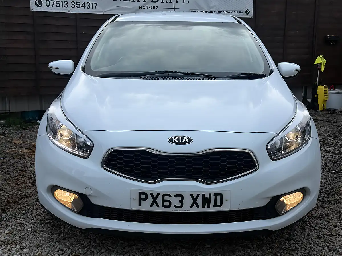 Used 2013 Kia Ceed Ecodynamics 3 White - Interior and Exterior details 4