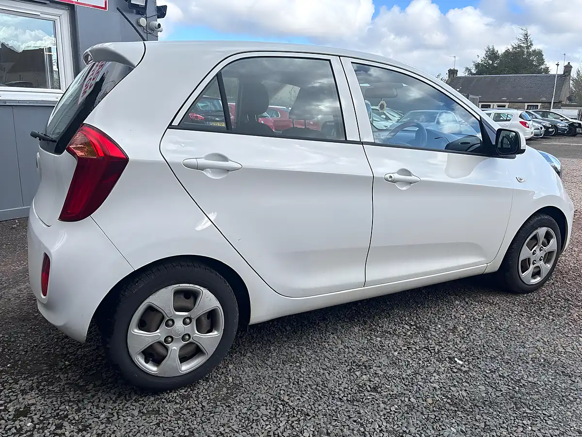 Used 2013 Kia Picanto 1 White - Interior and Exterior details 14