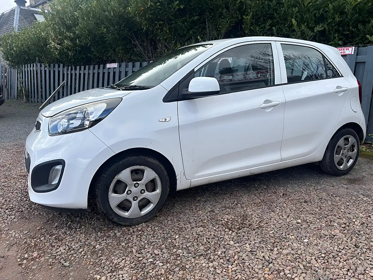 Used 2013 Kia Picanto 1 White - Interior and Exterior details 6