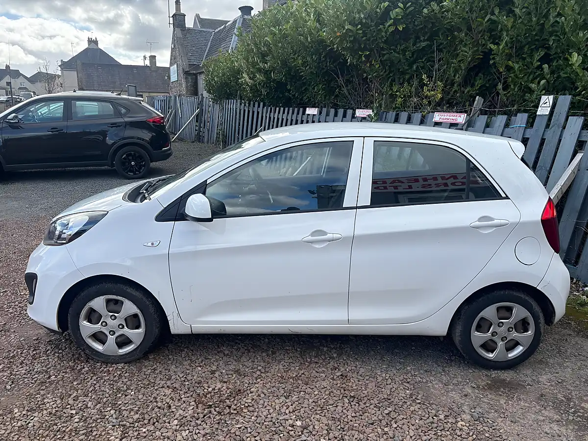 Used 2013 Kia Picanto 1 White - Interior and Exterior details 7