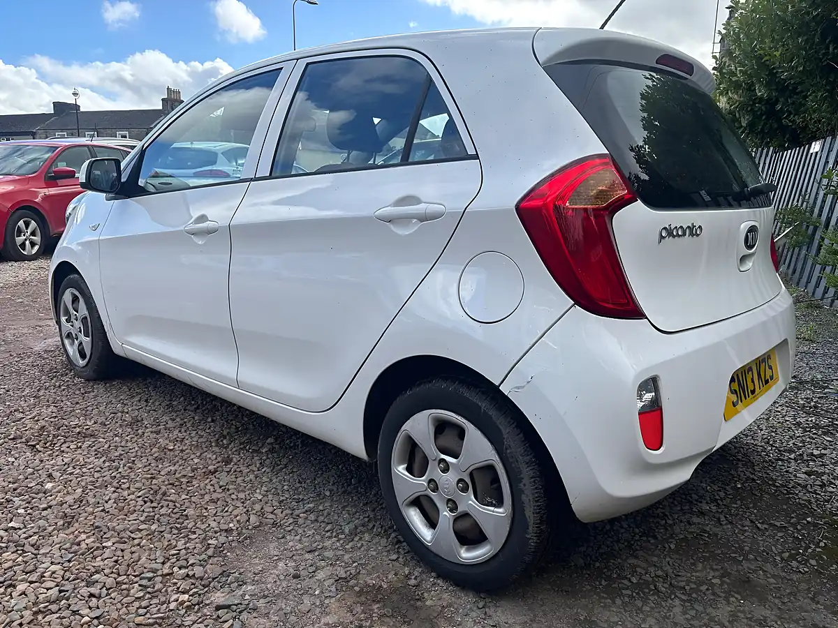 Used 2013 Kia Picanto 1 White - Interior and Exterior details 9