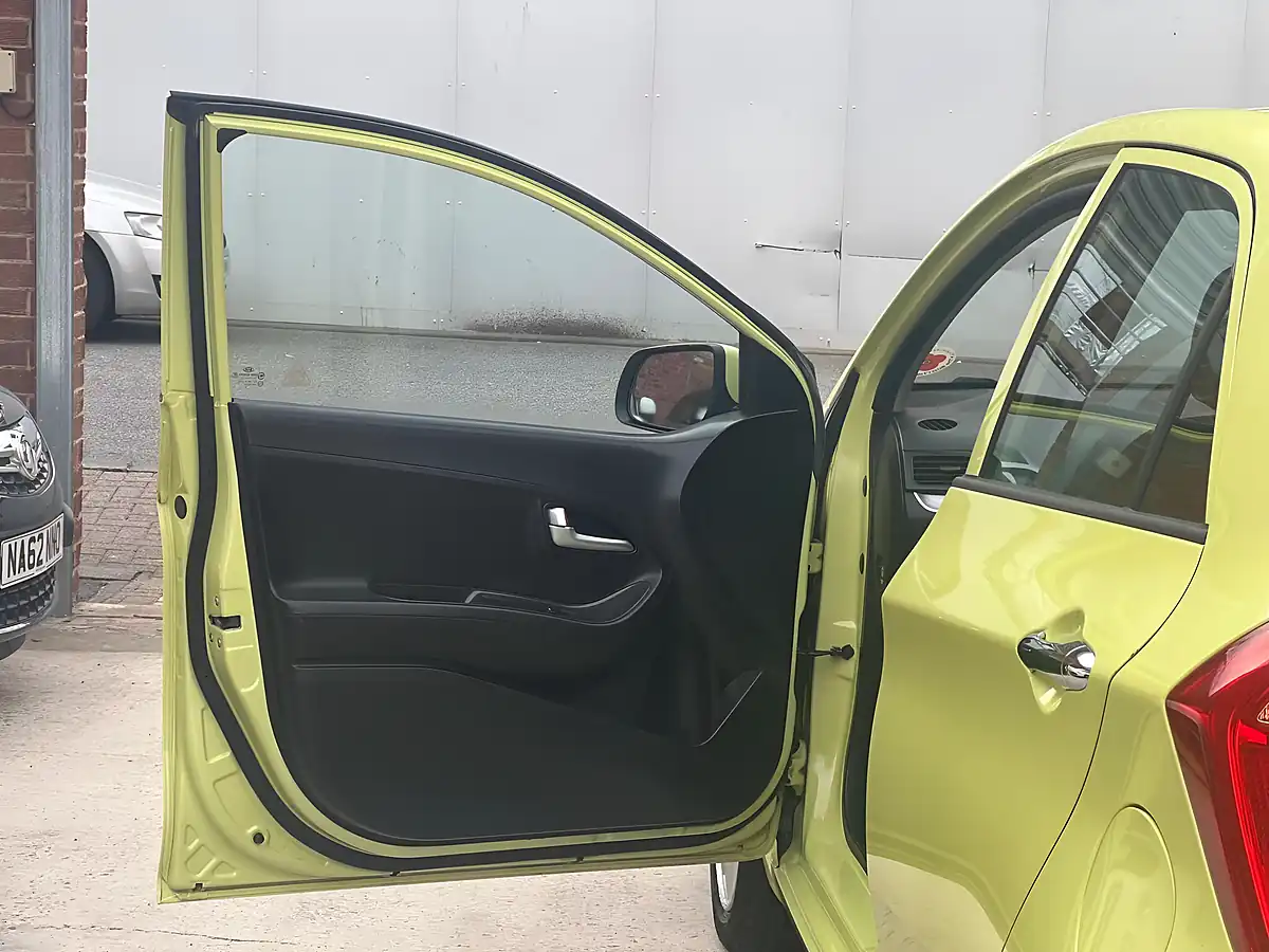 Used 2013 Kia Picanto 2 Green - Interior and Exterior details 15