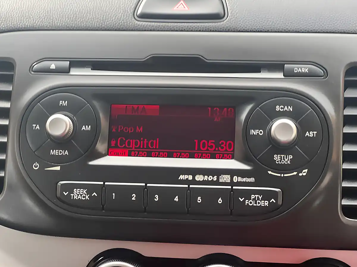 Used 2013 Kia Picanto 2 Green - Interior and Exterior details 16
