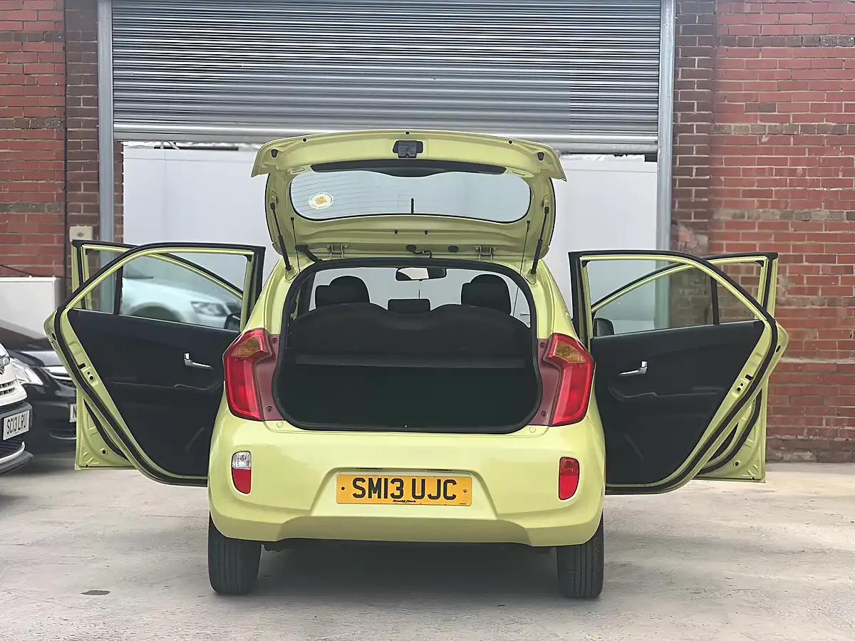 Used 2013 Kia Picanto 2 Green - Interior and Exterior details 9