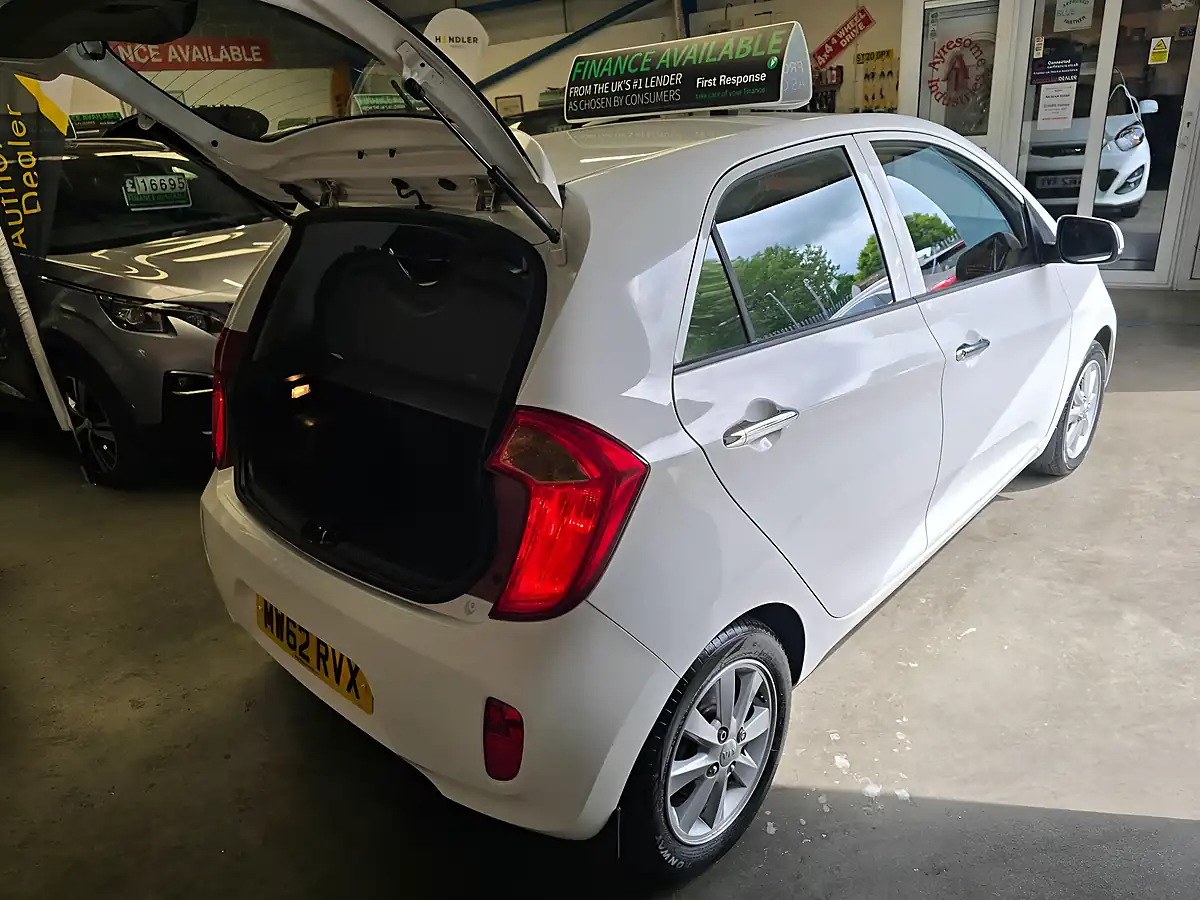 Used 2013 Kia Picanto 2 White - Interior and Exterior details 6