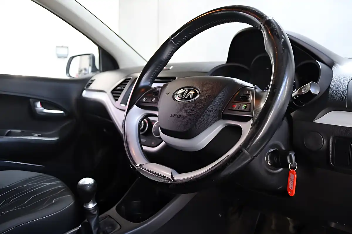 Used 2013 Kia Picanto 2 White - Interior and Exterior details 11