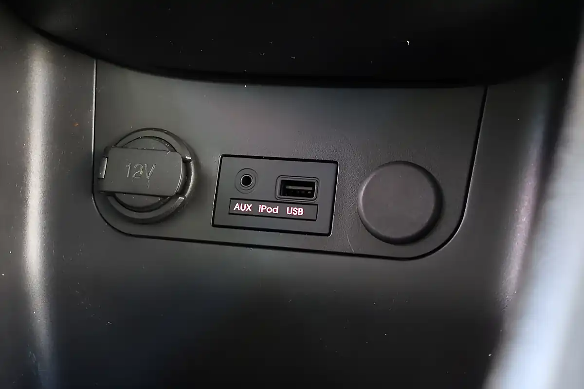 Used 2013 Kia Picanto 2 White - Interior and Exterior details 12