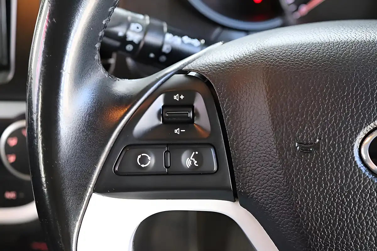 Used 2013 Kia Picanto 2 White - Interior and Exterior details 13