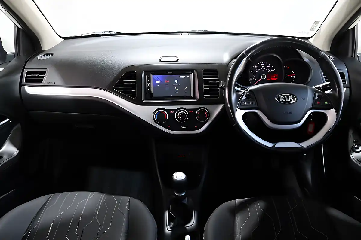 Used 2013 Kia Picanto 2 White - Interior and Exterior details 3