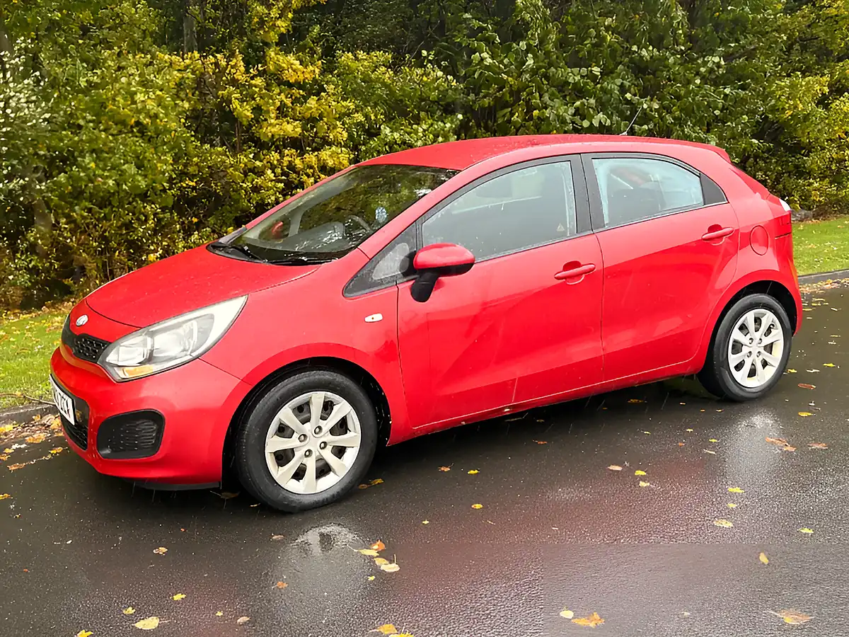 Used 2013 Kia Rio 1 Red - Interior and Exterior details 7
