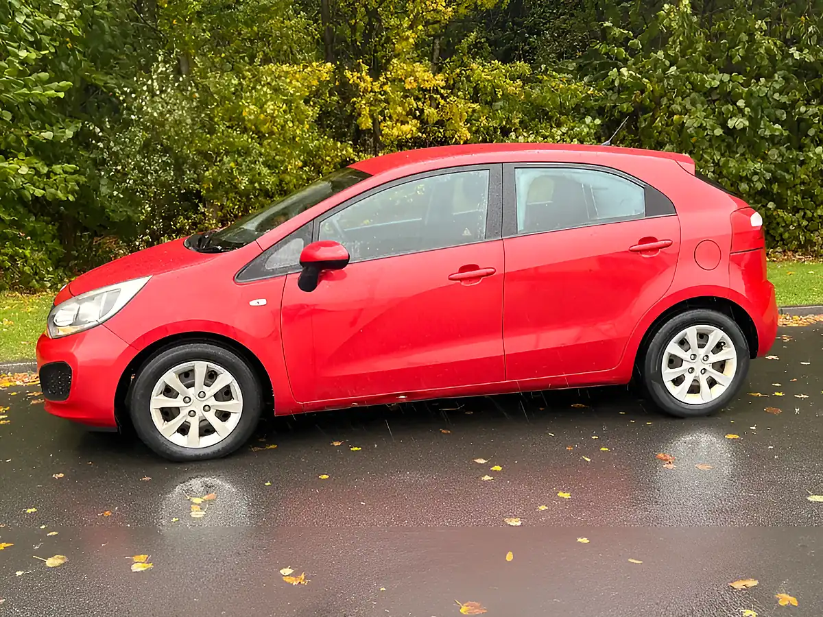 Used 2013 Kia Rio 1 Red - Interior and Exterior details 8