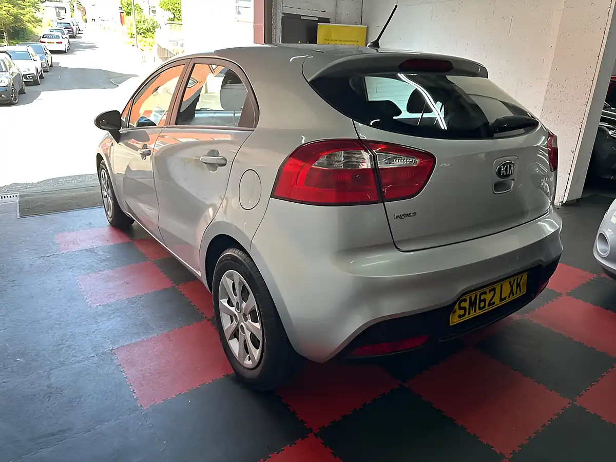 Used 2013 Kia Rio 1 Silver - Interior and Exterior details 7