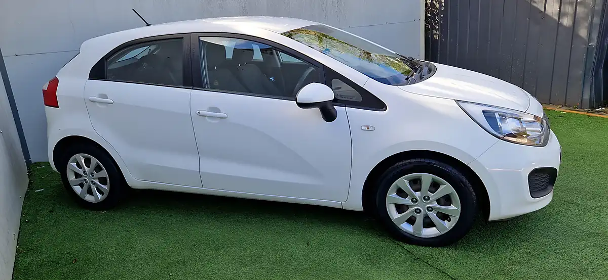 Used 2013 Kia Rio 1 White - Interior and Exterior details 4