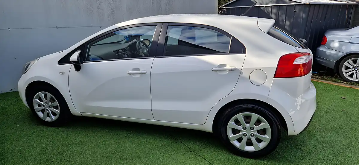Used 2013 Kia Rio 1 White - Interior and Exterior details 5
