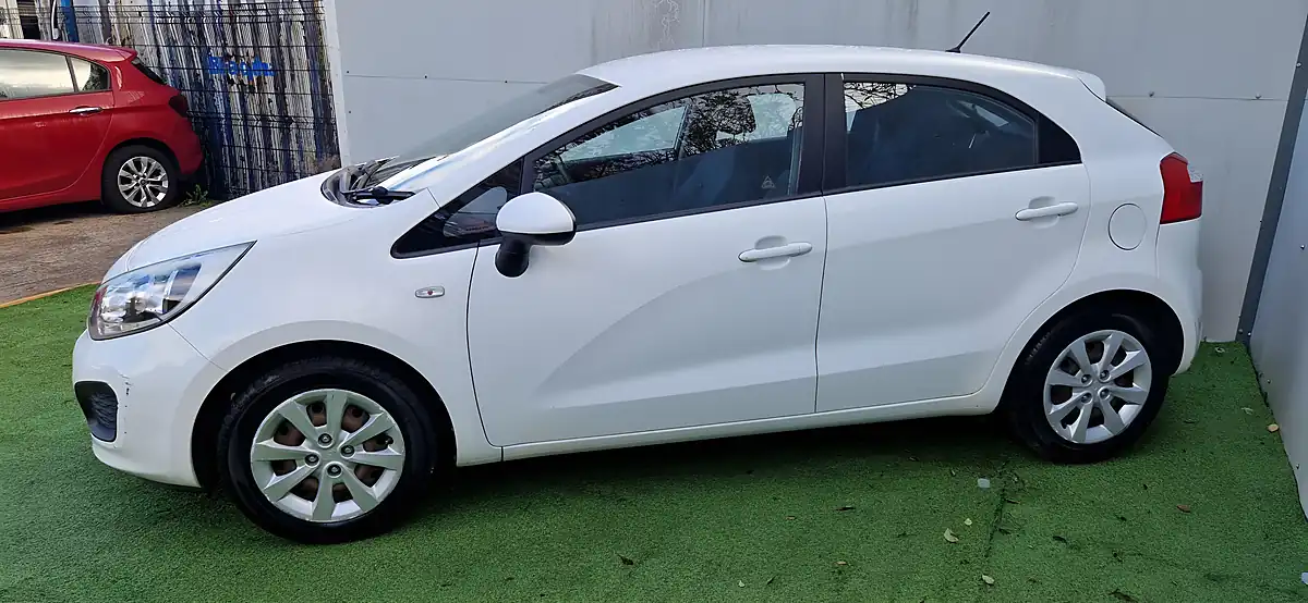 Used 2013 Kia Rio 1 White - Interior and Exterior details 6