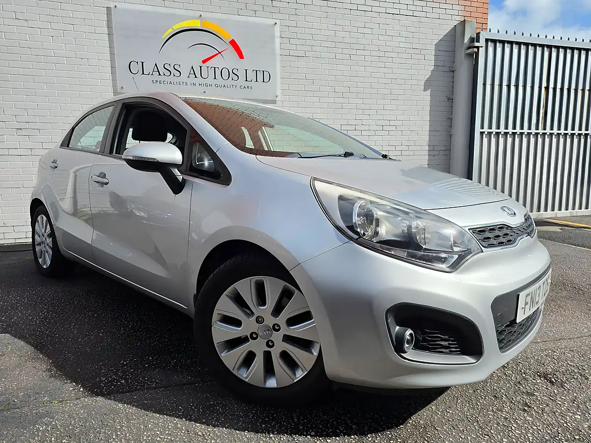 Used 2013 Kia Rio 2 Silver - Front View
