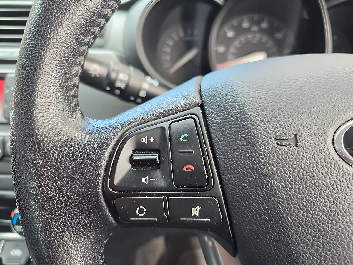 Used 2013 Kia Rio 2 Silver - Interior and Exterior details 11