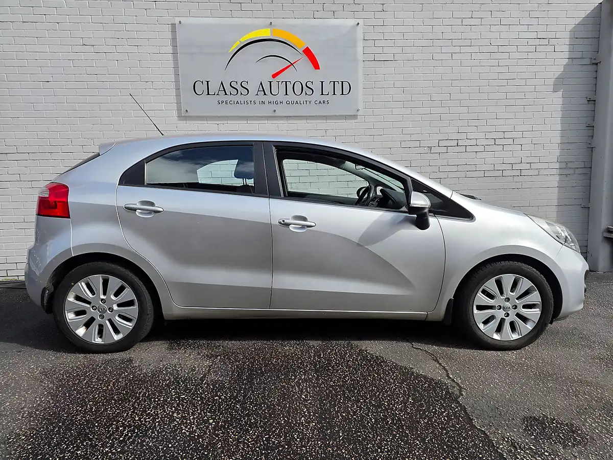 Used 2013 Kia Rio 2 Silver - Interior and Exterior details 4