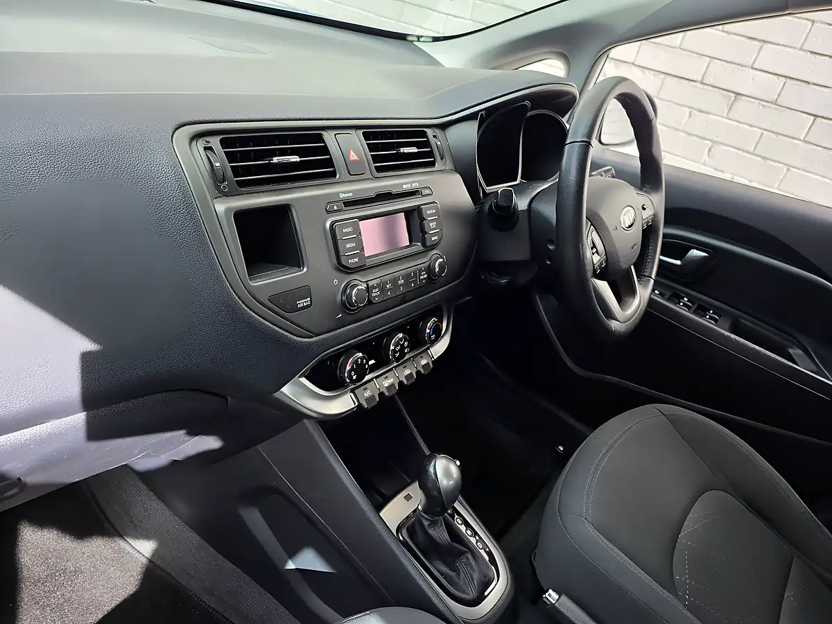 Used 2013 Kia Rio 2 Silver - Interior and Exterior details 7