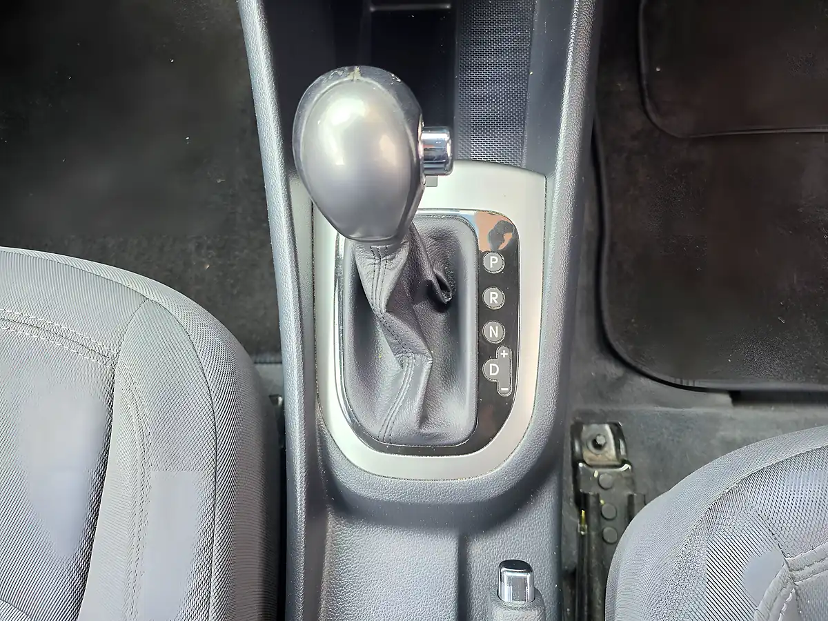 Used 2013 Kia Rio 2 Silver - Interior and Exterior details 9