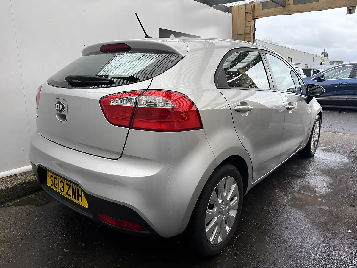 Used 2013 Kia Rio 2 Silver - Interior and Exterior details 4