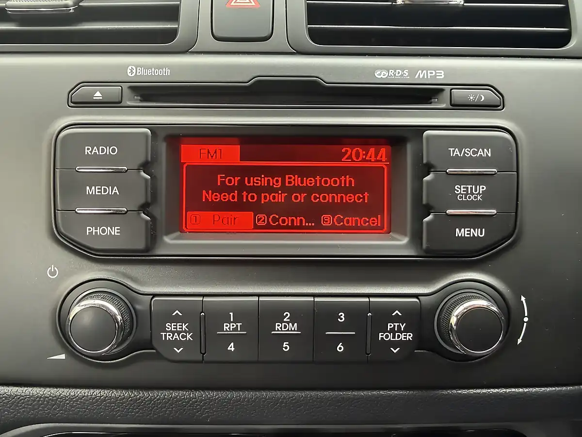 Used 2013 Kia Rio 2 Silver - Interior and Exterior details 6