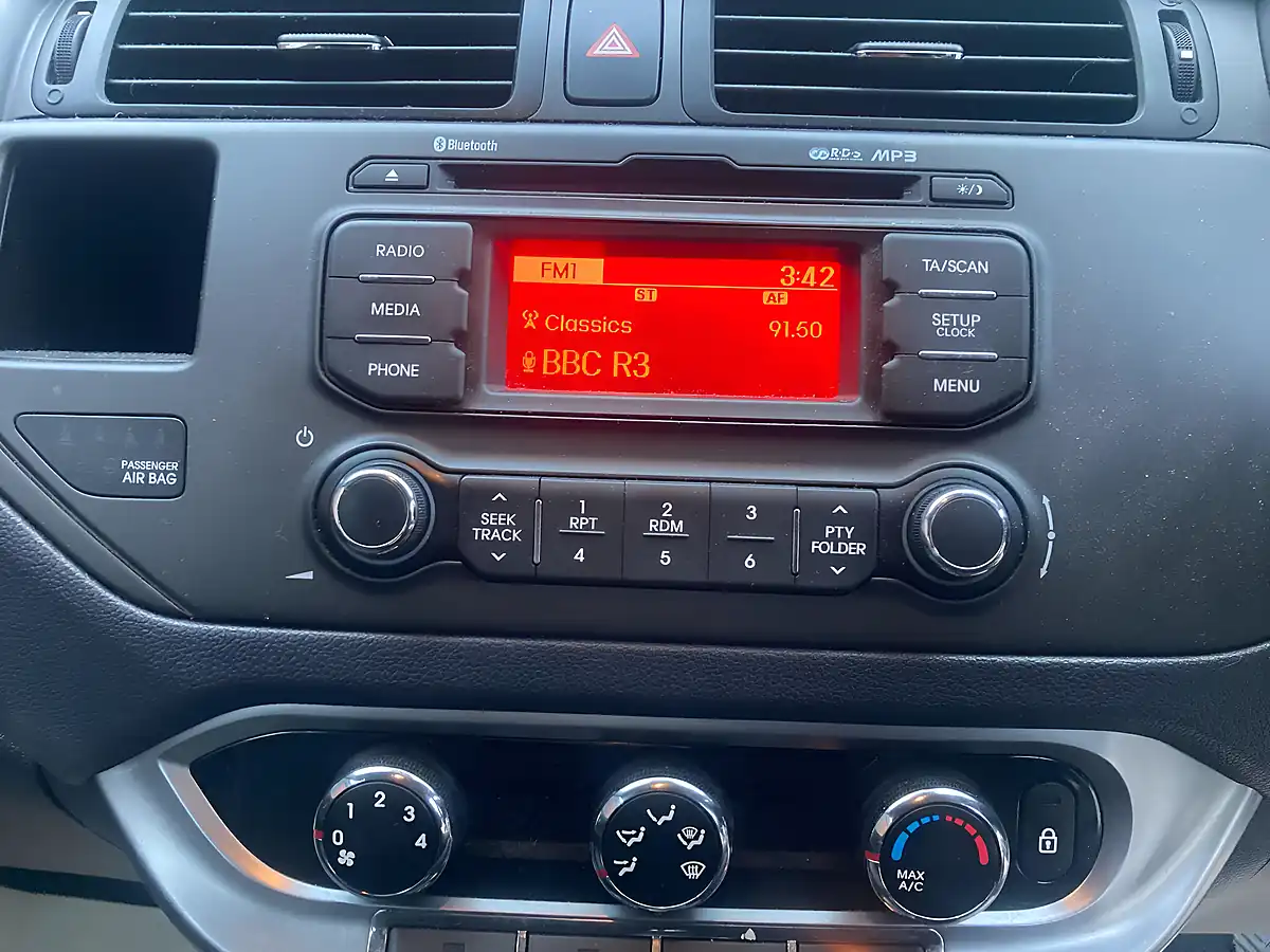 Used 2013 Kia Rio 2 Silver - Interior and Exterior details 14