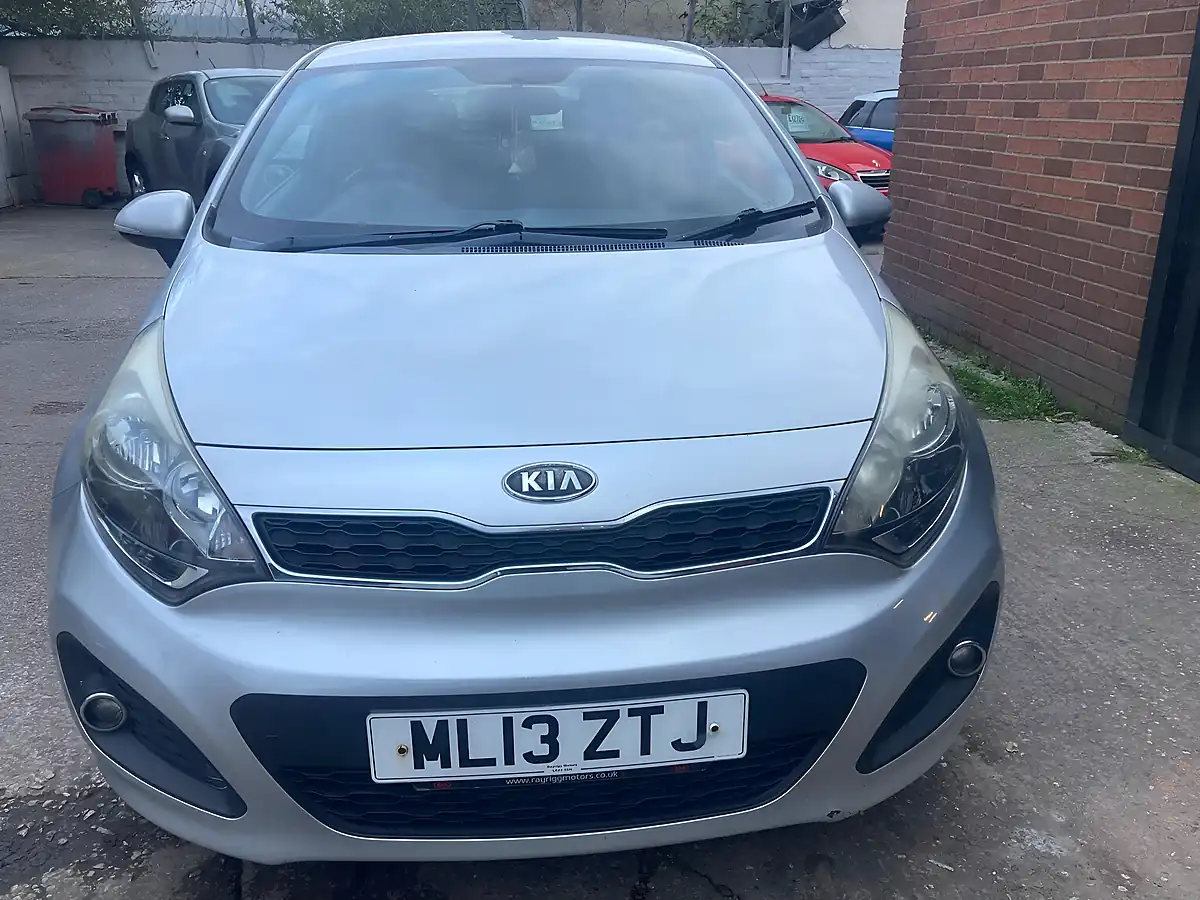 Used 2013 Kia Rio 2 Silver - Interior and Exterior details 2