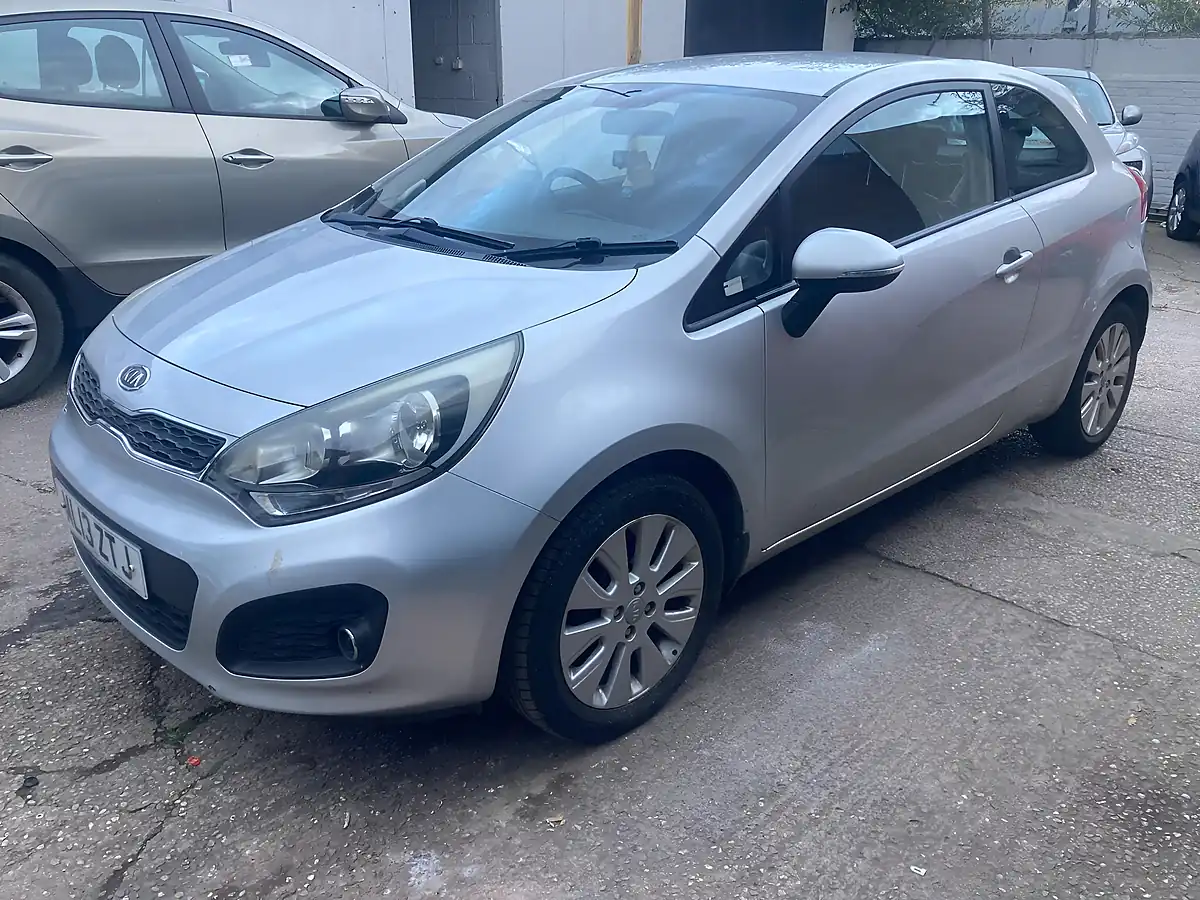Used 2013 Kia Rio 2 Silver - Interior and Exterior details 3
