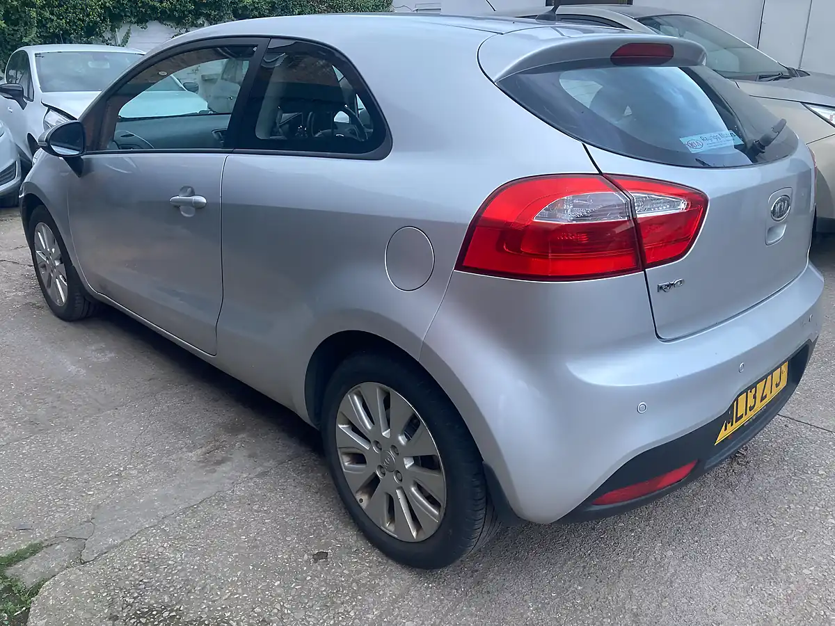 Used 2013 Kia Rio 2 Silver - Interior and Exterior details 4