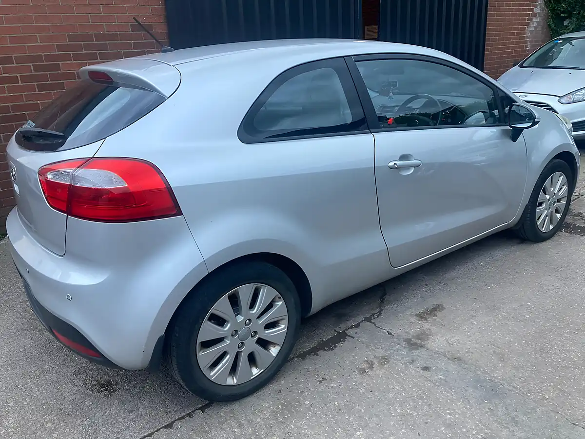 Used 2013 Kia Rio 2 Silver - Interior and Exterior details 6