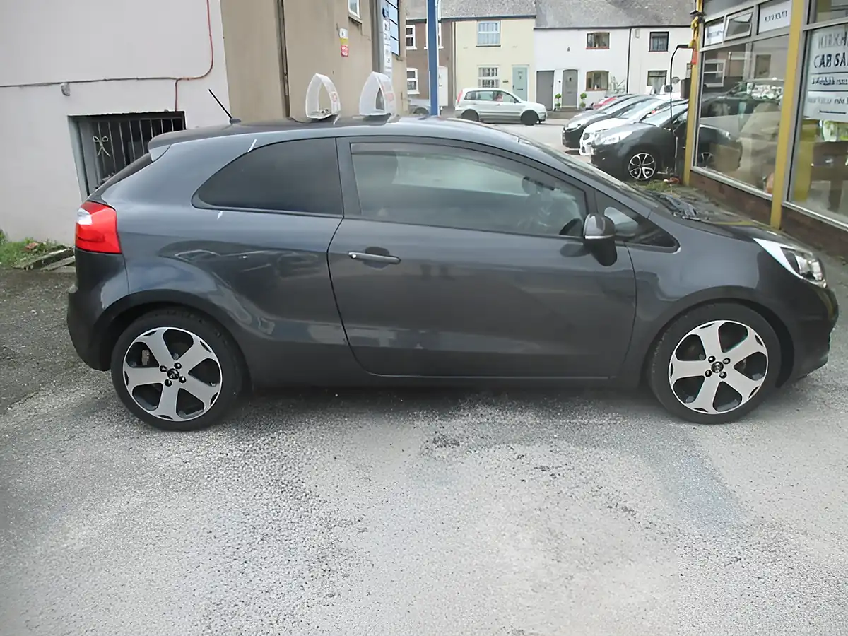 Used 2013 Kia Rio 3 Ecodynamics Grey - Interior and Exterior details 5