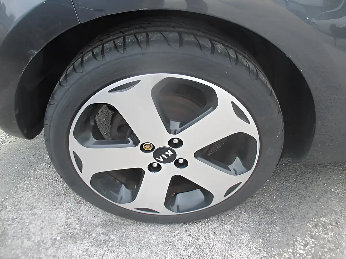 Used 2013 Kia Rio 3 Ecodynamics Grey - Interior and Exterior details 6