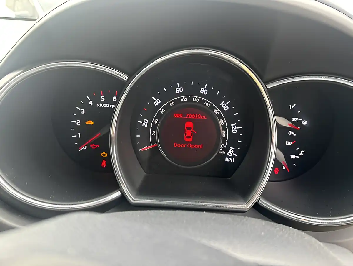 Used 2013 Kia Rio 3 Ecodynamics Silver - Interior and Exterior details 10