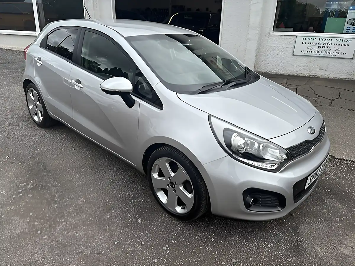 Used 2013 Kia Rio 3 Ecodynamics Silver - Interior and Exterior details 4
