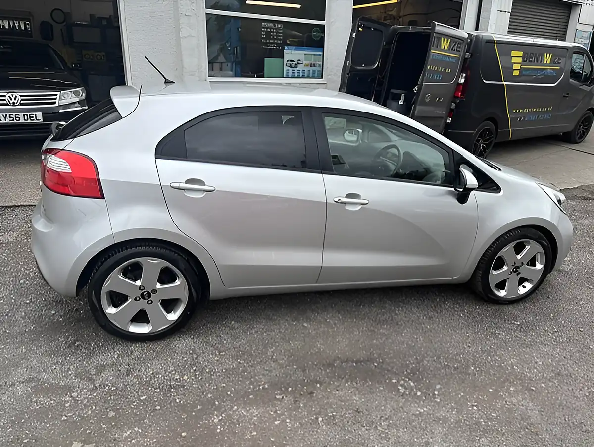 Used 2013 Kia Rio 3 Ecodynamics Silver - Interior and Exterior details 5