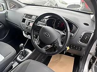 Used 2013 Kia Rio 3 Ecodynamics Silver - Interior and Exterior details 9