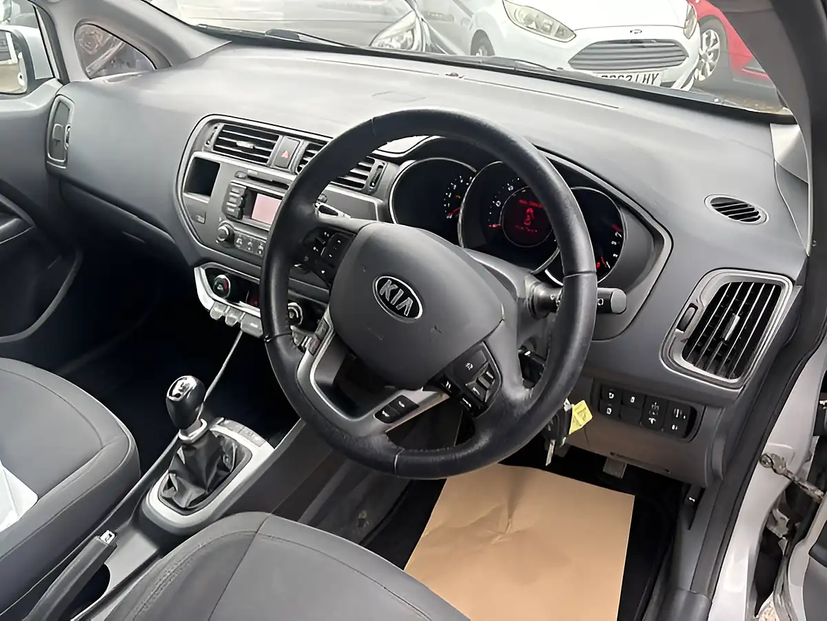 Used 2013 Kia Rio 3 Ecodynamics Silver - Interior and Exterior details 9