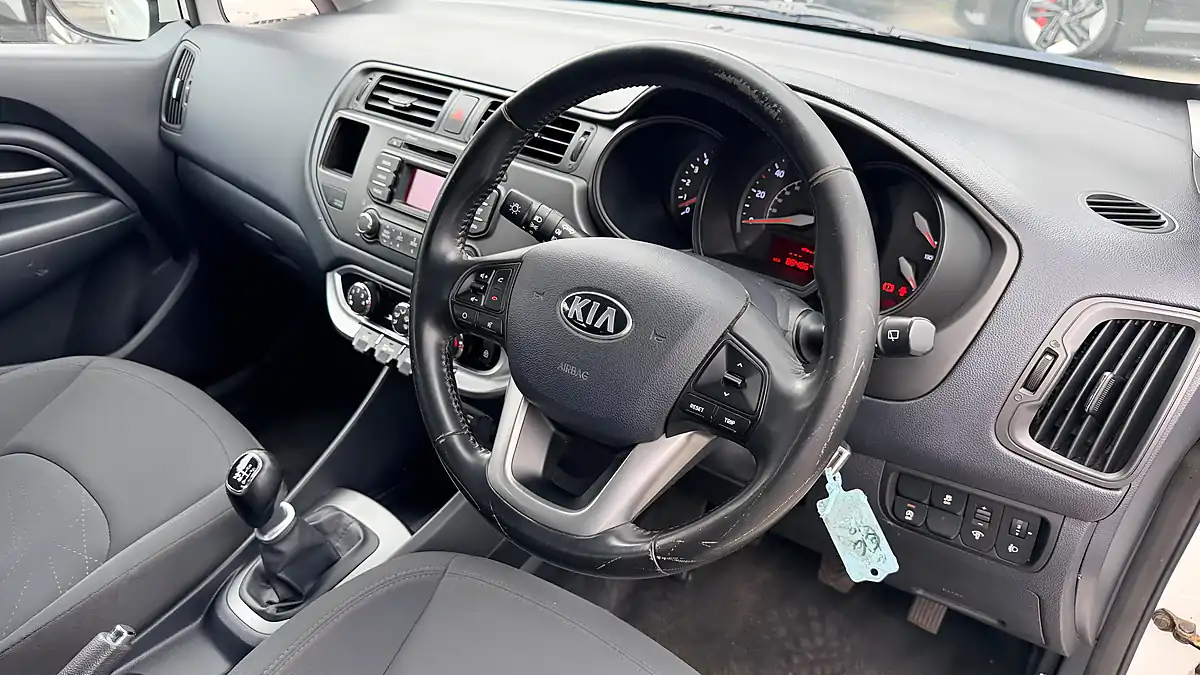 Used 2013 Kia Rio Ecodynamics 2 White - Interior and Exterior details 10