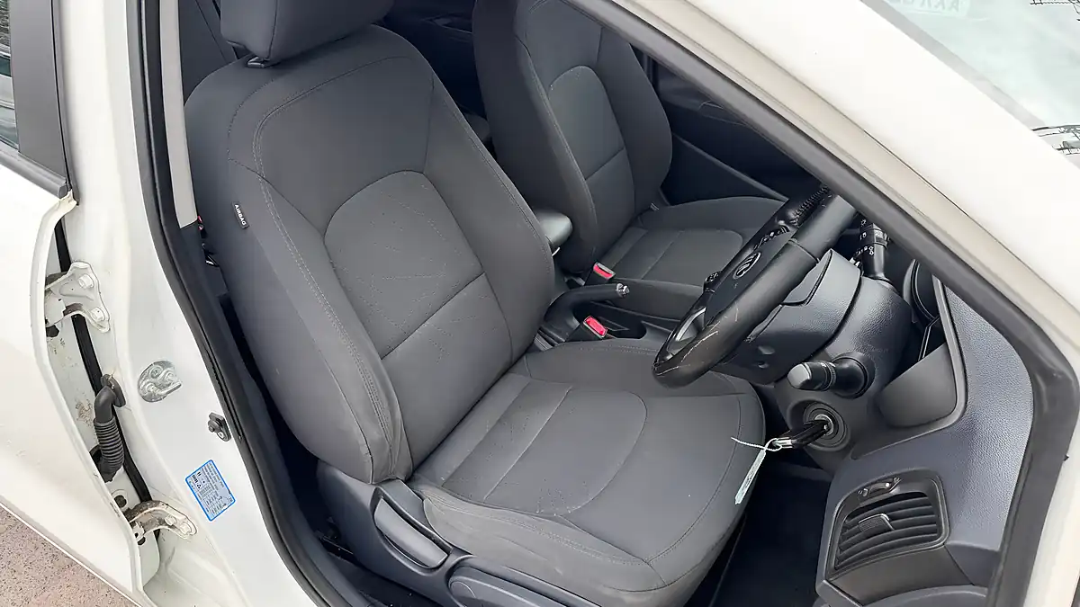Used 2013 Kia Rio Ecodynamics 2 White - Interior and Exterior details 11