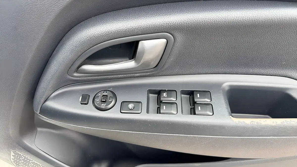 Used 2013 Kia Rio Ecodynamics 2 White - Interior and Exterior details 16