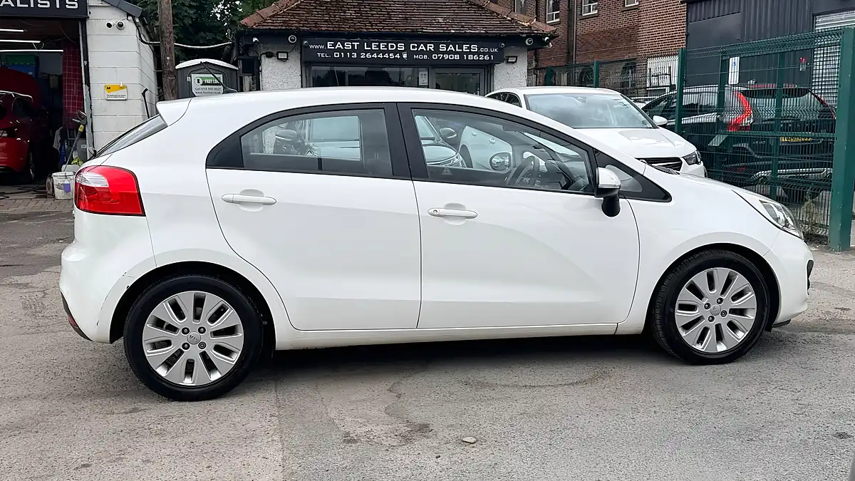 Used 2013 Kia Rio Ecodynamics 2 White - Interior and Exterior details 2