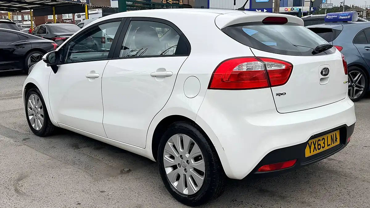 Used 2013 Kia Rio Ecodynamics 2 White - Interior and Exterior details 5