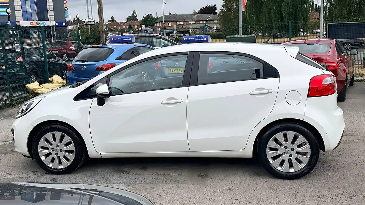 Used 2013 Kia Rio Ecodynamics 2 White - Interior and Exterior details 6